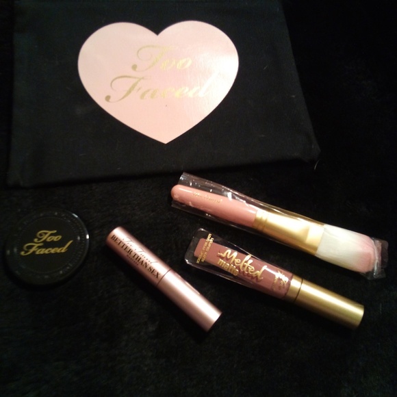 TOO FACED ONE HOT MAMA MAKEUP SET - Picture 5 of 5